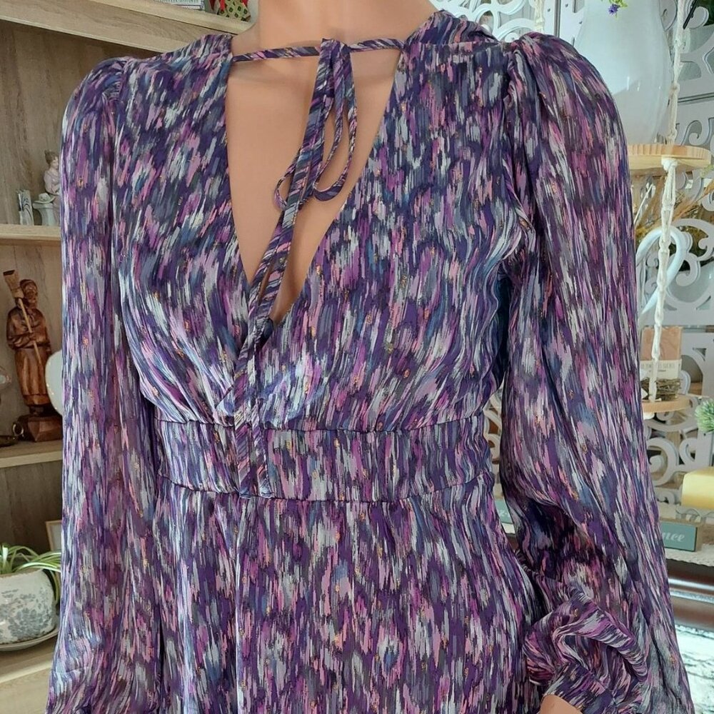 Blouse ou mini robe col avec grand décolleté. Dynamite , Small .
